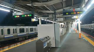 横須賀・総武快速線の車両(E217系)が東海道本線の湯河原駅にいた。