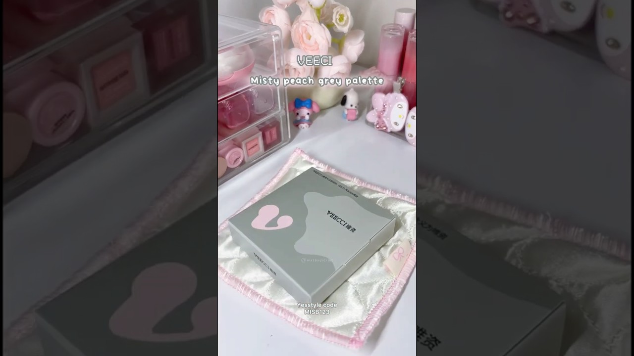 "Minimal look, maximum glow with this palette."