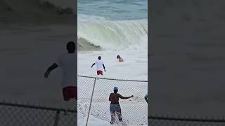 Strangers fight to save woman trapped by the ocean #hero #rescue #beachlife