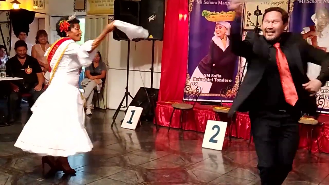 Marinera Limeña bailada por la Maestra Alejandra Susana Ambukka  acompañada por Antonio Vilchez