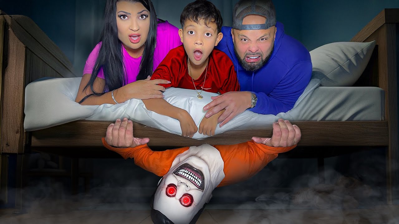 Мы нашли мистера ЖУТКИЕ ГЛАЗА, прячущегося под нашей кроватью…