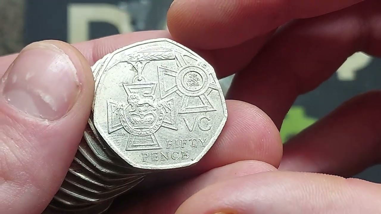 Поиск редких монет номиналом 50 пенсов за 50 фунтов стерлингов.