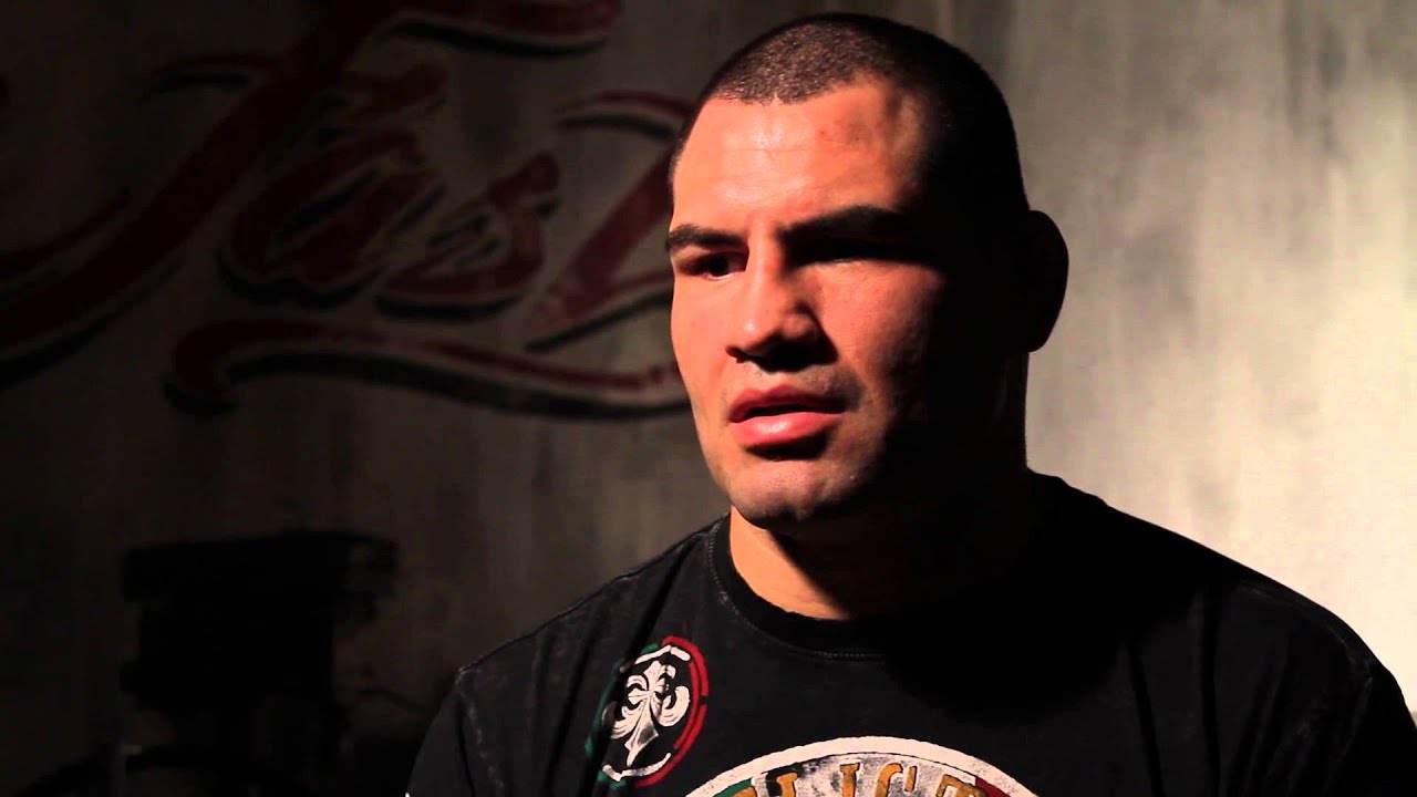 Cain Velasquez в капюшоне