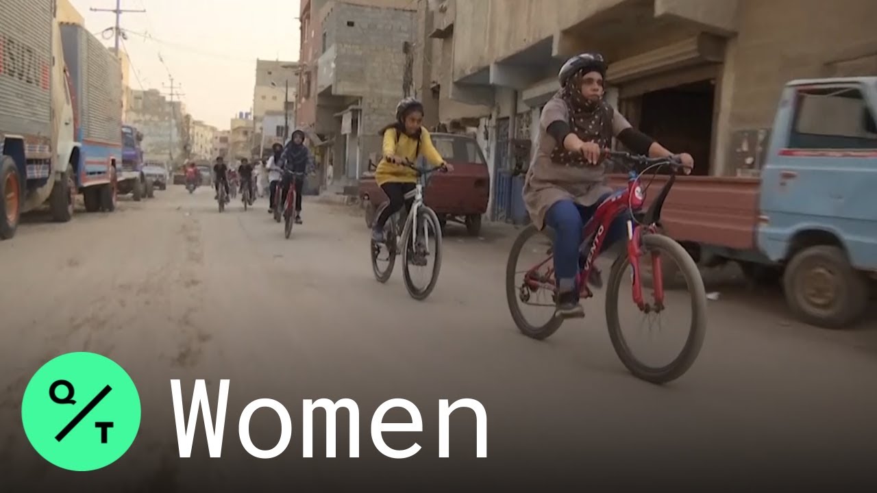 International Women’s Day: All-Girl Group of Pakistani Cyclists Challenges Gender Norms