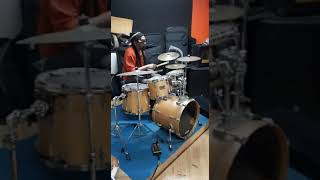 Glen Washington on Drums.