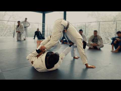 HOW TO DEFEND AND ATTACK FROM THE GUARD