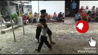 keren bocil silat pake celurit.... lagi firal