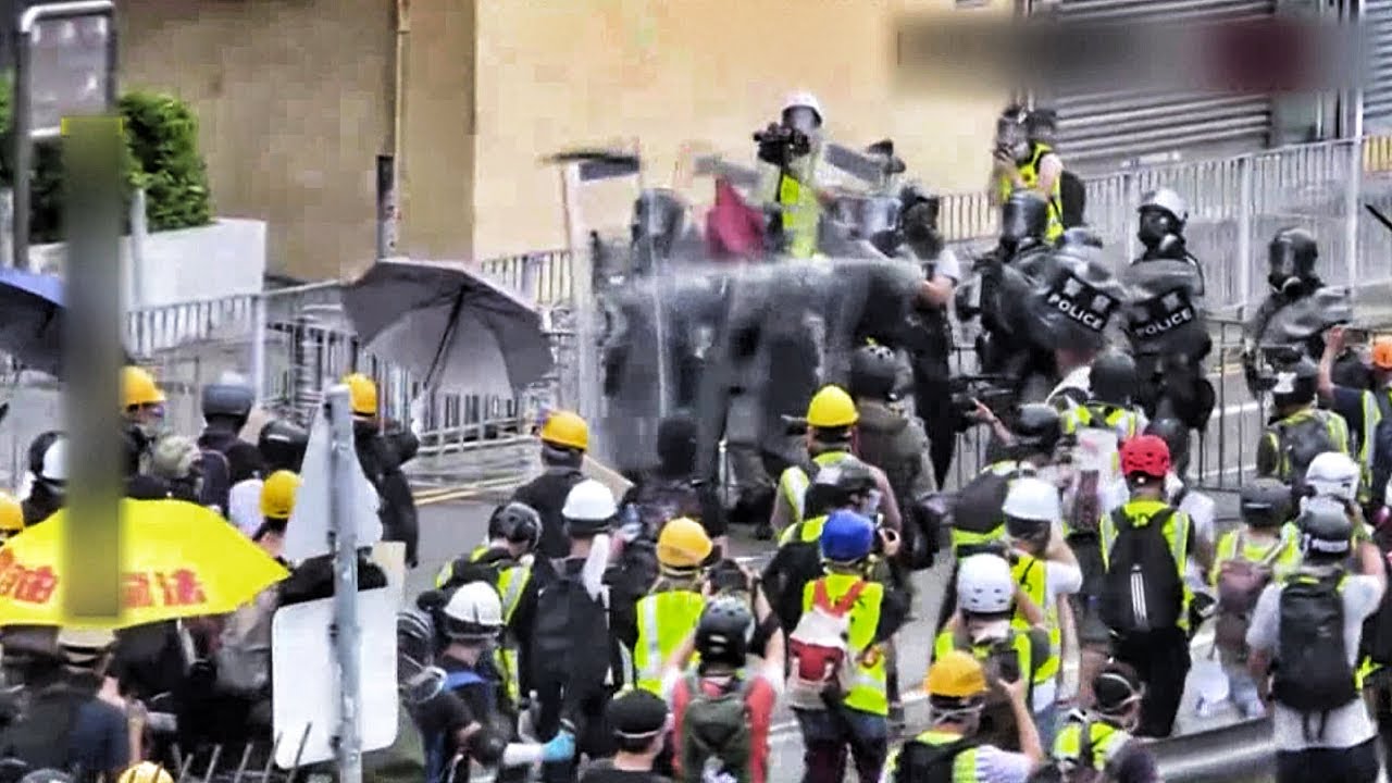 protesters in paris More come out in support of Hong Kong’s embattled police force 多國警界人士力挺港警執法