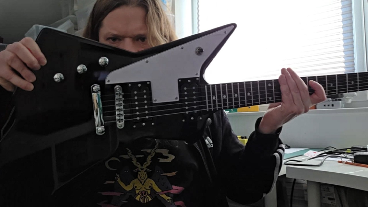 Harley Benton Extreme 76-LH: A Sinister Explorer of the Left Hand