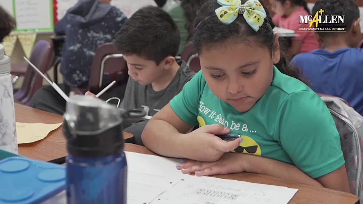 State officials tour Sanchez' Dual Language Progra...