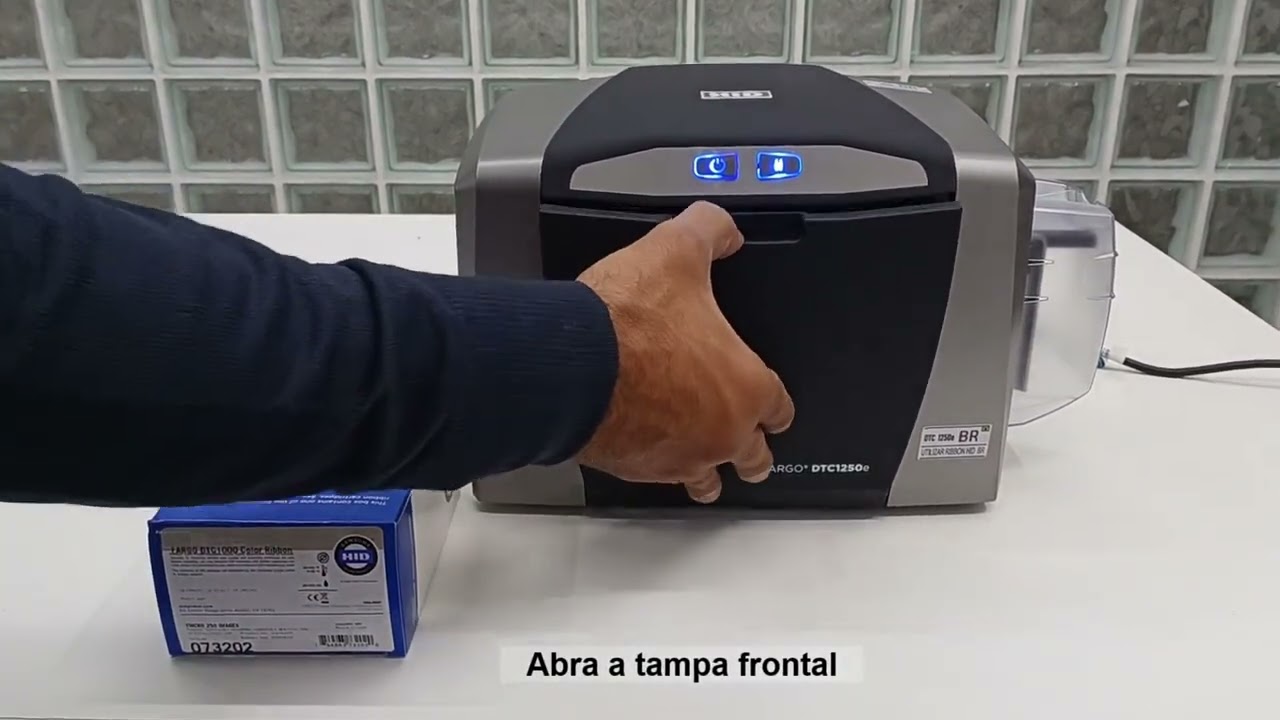 Como montar e como imprimir com impressora de cartão PVC Fargo DTC 1250e Single BR