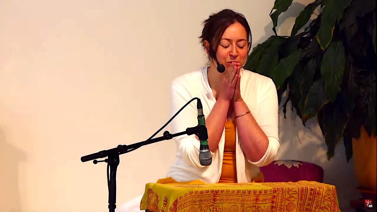 Satsang und Meditation mit Sarada Yoga Vidya Live Ritual Kirtan