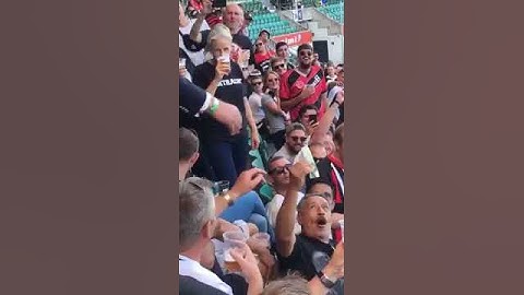 Eintracht Frankfurt fans sing “buy us a round” to club president Peter Fischer 🍻