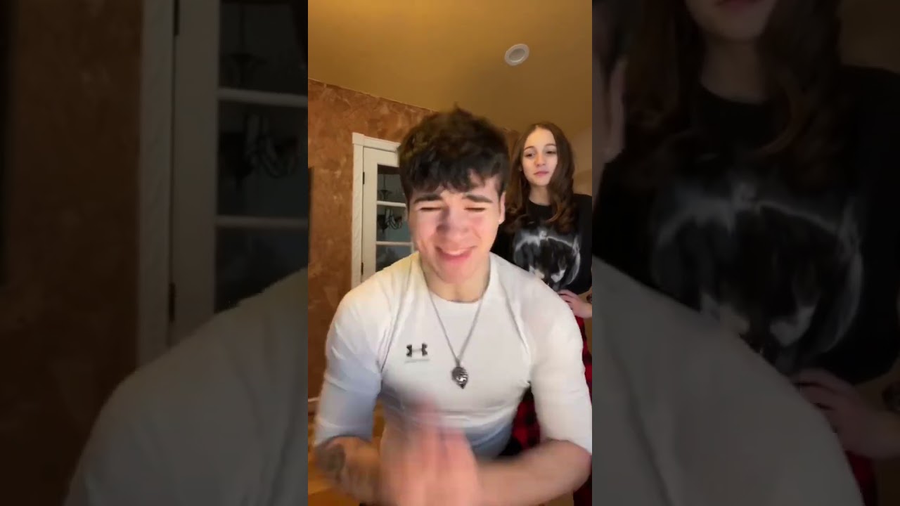 WHO CAN CLAP FASTER THAN ME? 🤣 