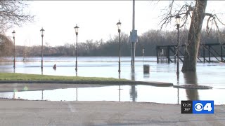Missouri River floodwaters make their way into downtown St. Charles