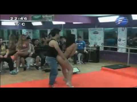 La academia: Los chicos bailando con las modelos!