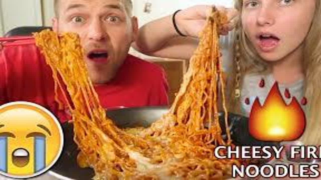 【英语吃播】火鸡面+很多芝士~【CANDOOS】-o(*≧▽≦)ツ