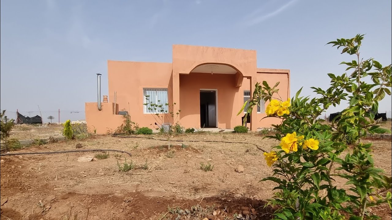 فيرمة محفظة 13 كم من أثنين شتوكة 400متر على طريق ثانوي مجهزة بالمنزل والماء  تمن قابل للتفاوض