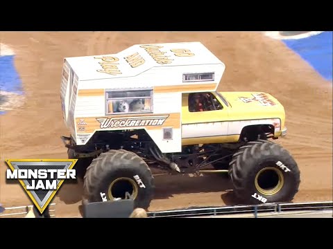 MONSTER JAM WORLD FINALS XXI - SUNDAY PIT PARTY AND PARADE