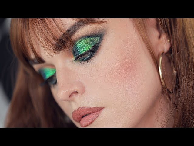 Serpentina -Green Multichrome Eye Make-up Look