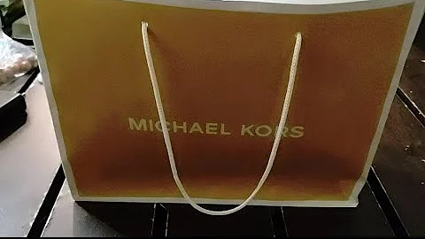 Micheal Kors: Jet Set Large Saffiano Leather Crossbody Bag