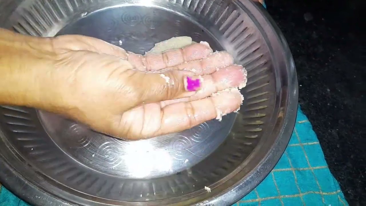 ગેસ ચાલૂ કર્યા વગર ફટાફટ બનતી કાજુ અને કોપરાના છીણ ની મીઠાઇ