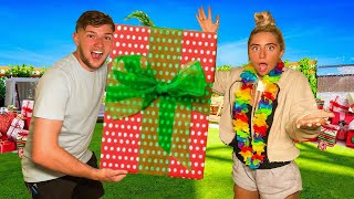 I Got My Sister 21 Presents For Her 21st Birthday! *1 HOUR CHALLENGE!*