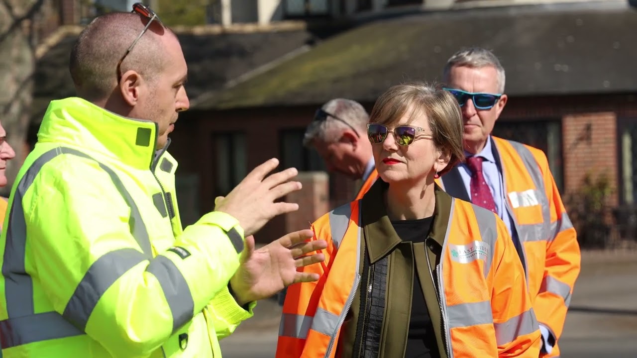 Transport minister praises East Riding street lights project aimed at cutting carbon