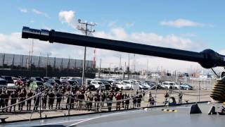 訓練支援艦「くろべ」の76mm砲旋回実演です。