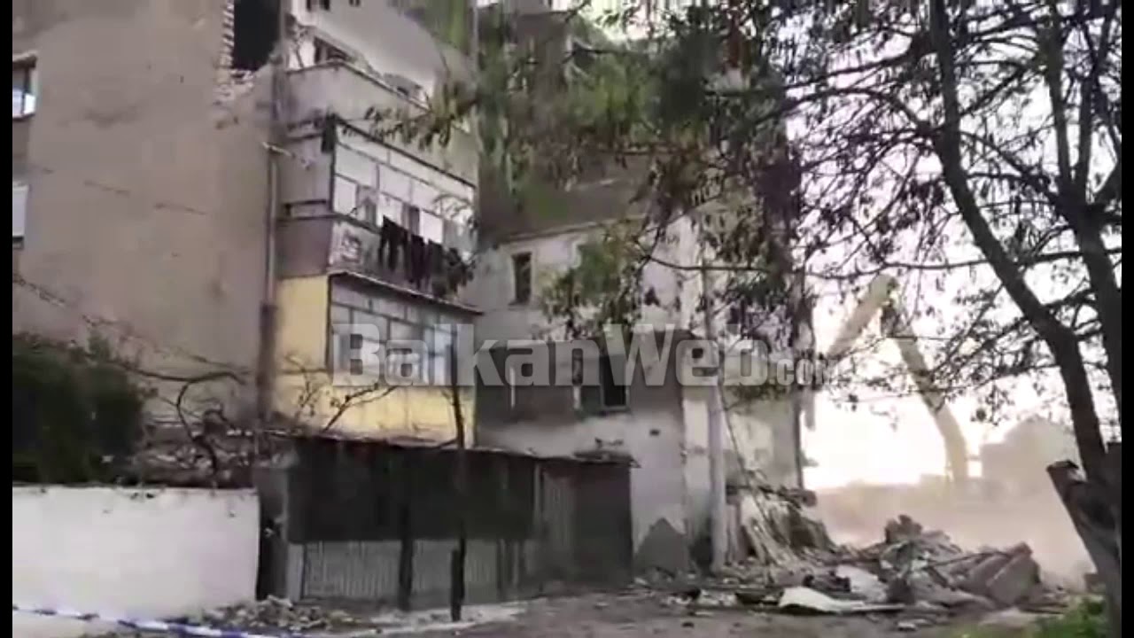 Tërmeti shkatërrues, nis prishja e pallatit ‘të vdekjes’ në Thumanë
