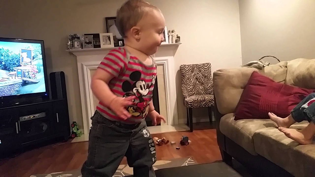 Titus clapping - YouTube