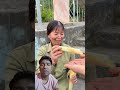 क्या लगता है मां अपने बच्चों को खाना देगा #funny #cooltech #gadgets #emotional #shorts #viral #baby