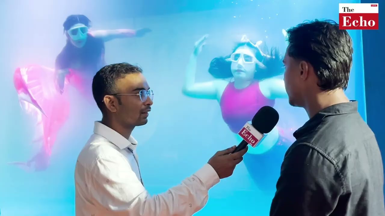 Kolkata:Durga Puja mai Park Circus Maidan mai laga Jalpari (Mermaid Show). Bachhein le rahe hai maza