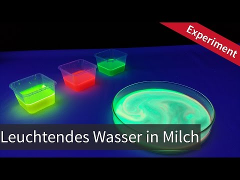 Leuchtendes Wasser in Milch - Physik UV Licht Experiment by Incredible Experiments