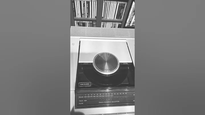 Vintage Philips CD100 and vintage marantz still works very Nice 🎶🙂