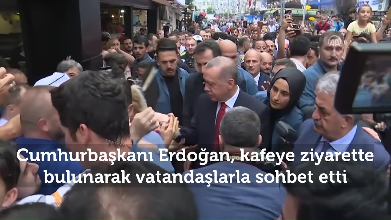 Cumhurbaşkanı Erdoğan, kafeye ziyarette bulunarak vatandaşlarla sohbet etti