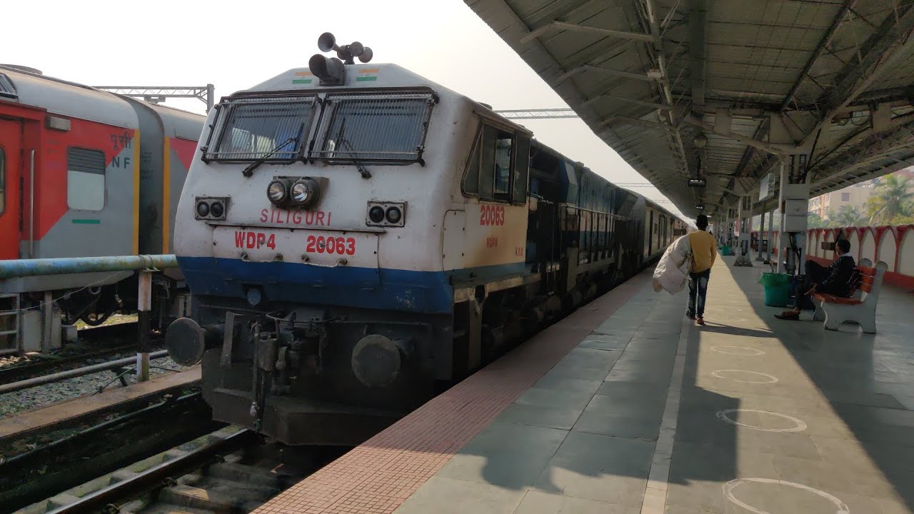 15956 Brahmaputra Mail Entering Kamakhya Junction Railway Station : Indian Railways