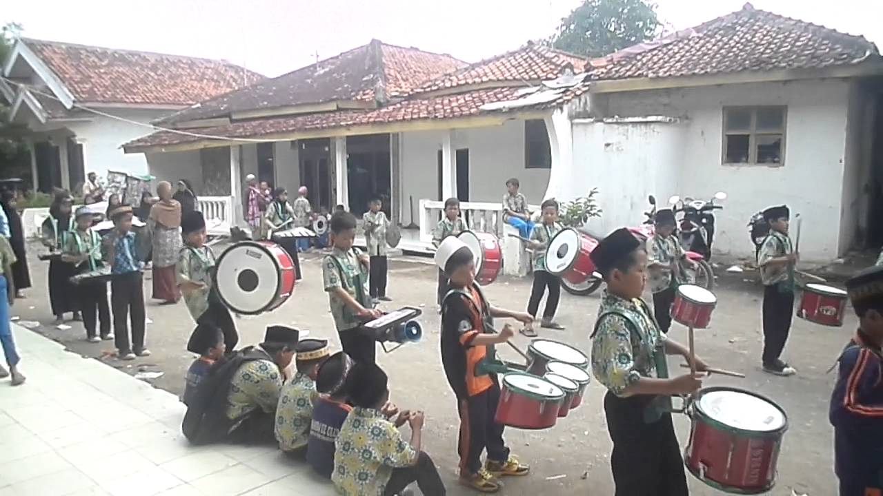 GROUP DRAMBAND MI MAMBA'UL ULUM DESA LEMAHAYU KEC. KERTASEMAYA