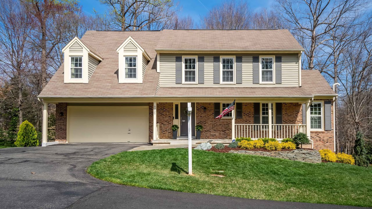 8011 Oak Hollow Ln, Fairfax Station, VA 22039