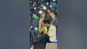 Rosé and Bruno Mars are so well mannered 👏🏻❤ #rosé #brunomars #apt #blackpink