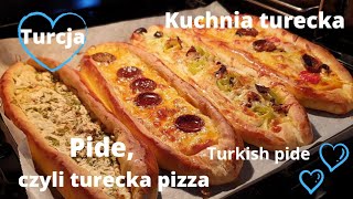 Turcja. Kuchnia turecka. Pide, czyli turecka pizza, turkish pide.