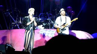 P!NK & James Gillespie - "Don´t let me get me", 12.8.17 Waldbühne Berlin