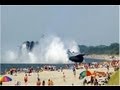 【すご過ぎる】　海水浴客でにぎわうビーチに突然、超巨大なロシア揚陸艦