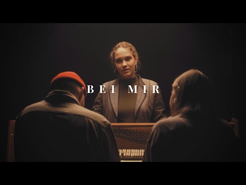Bei mir (Onetake Video) - Chris & Henni feat. Jana Highholder