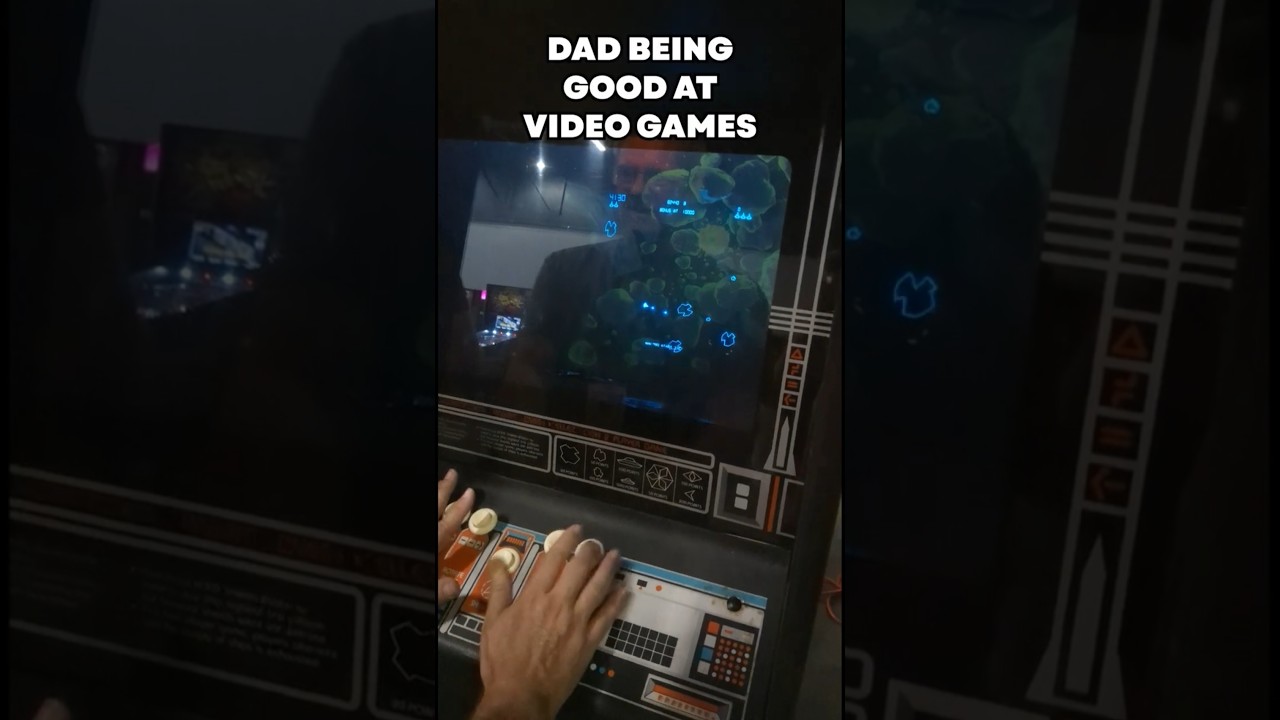 Dad Plays Asteroids Deluxe at Southern-Fried Gaming Expo!