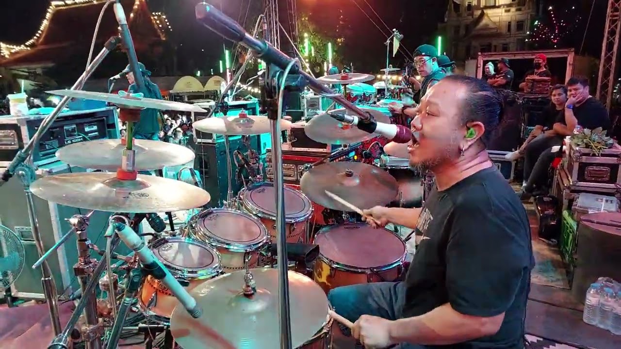 เพลงสัญญาหน้าฝน สุดยอดมือกลอง พี่อ้วนคาราบาว โคตรมันส์ #สัญญาหน้าฝน #พี่อ้วนคาราบาว #คาราบาว