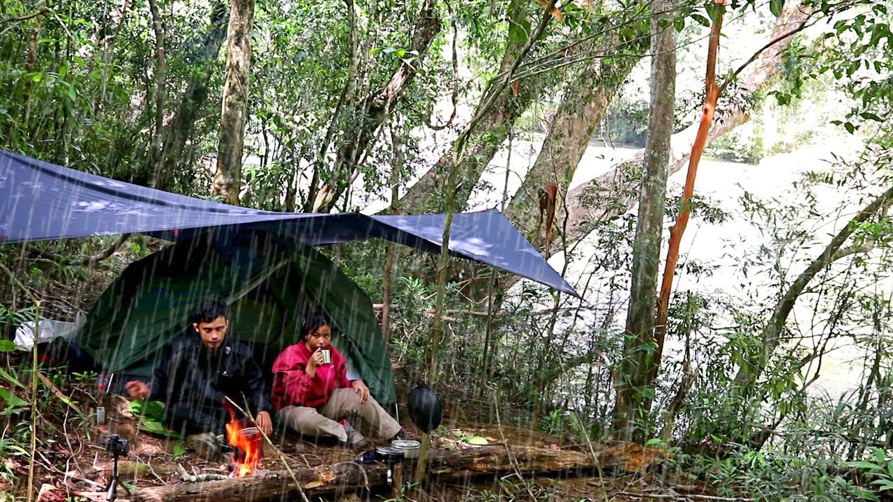 2 hari Camping dan mancing di hutan kalimantan hujan deras panen ikan