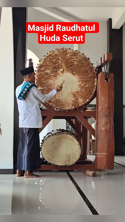 Pak Ibnu Tabuh Beduk Masjid Raudhatul Huda Serut