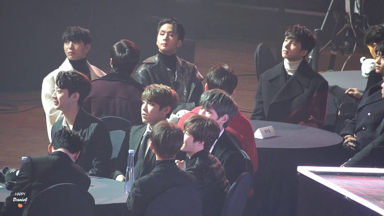 171115 AAA 엑소 인기상 수상축하해주는 워너원/ 시우민님을 애타게 부르는 강다니엘ㅋㅋㅋ