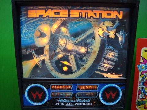 1987 Williams Space Station Pinball Machine - 삽화, 게임 플레이 개요